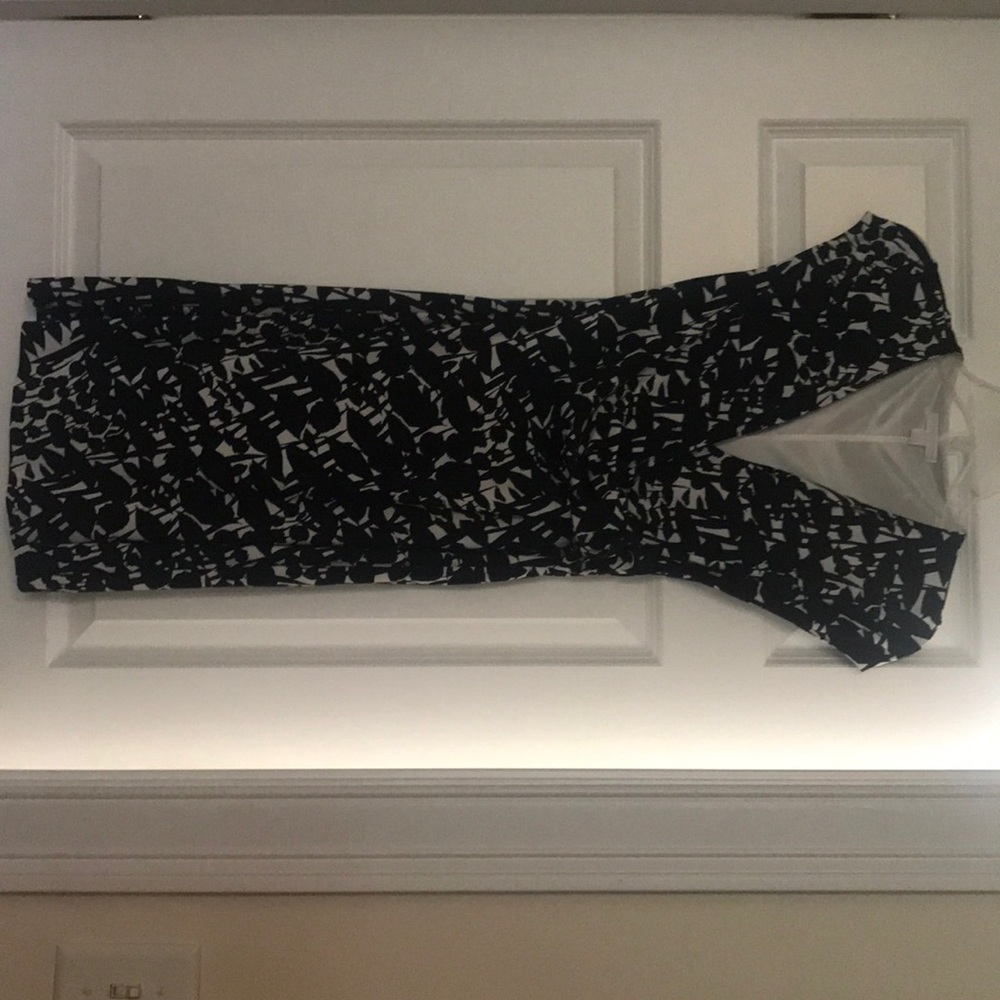 Black n White beautiful side tie dress